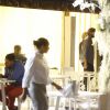Adriana Esteves e Vladimir Brichta jantaram em um restaurante japonês da Barra da Tijuca, Zona Oeste do Rio de Janeiro, e aproveitaram a ocasião para beber champanhe e saquê