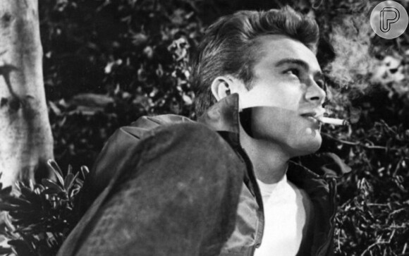 James Dean morreu em 1955, aos 24 anos. O galã de Hollywood estava em alta velocidade quando bateu de carro em um outro veículo em uma estrada da Califórnia, nos Estados Unidos