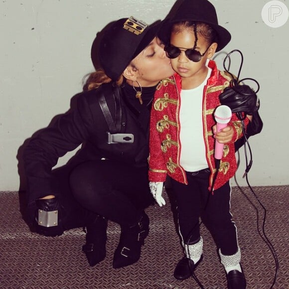 Blue Ivy esbanjou estilo vestida de Michael Jackson ao lado da mãe, Beyoncé