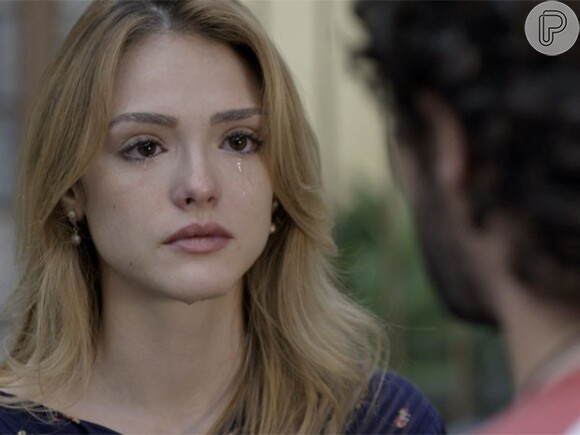 Júlia (Isanelle Drummond) é ríspida com Pedro (Jayme Matarazzo) depois do beijo e pede que ele a deixe em paz, na novela 'Sete Vidas'