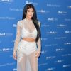 Kylie Jenner, uma das irmãs de Kim Kardashian, também apostou em transparência. Ela usou um vestido branco de Francesco Scognamiglio