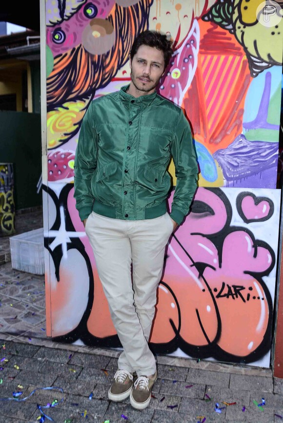 Anitta foi elogiada por André Bankoff no bastidor de gravação do clipe 'Deixa Ele Sofrer': 'Essa garota é um furacão!'