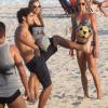 Caio Castro joga bola em tarde com amigos, na Praia do Pepê, na Barra da Tijuca, em 16 de junho de 2013