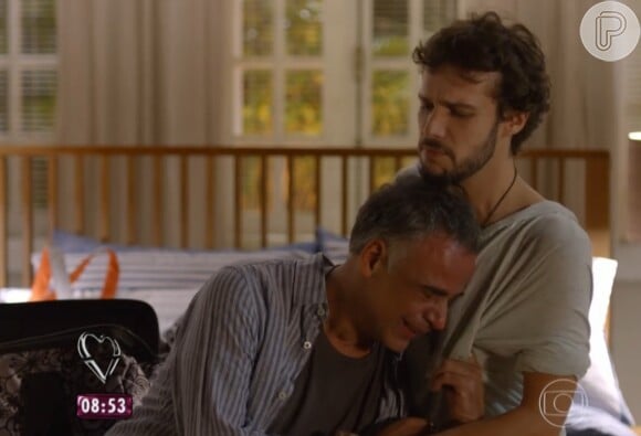 Ana Maria Braga reprisou cena de 'Sete Vidas' onde Vicente (Angelo Antonio) recebia o colo de Pedro (Jayme Matarazzo), no 'Mais Você'