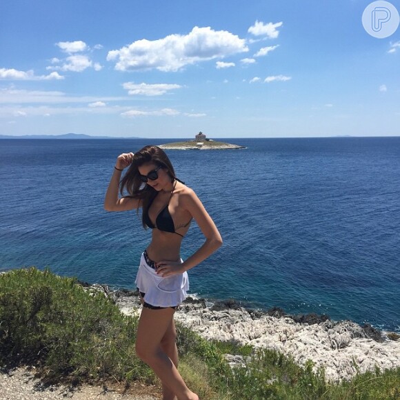 Bruna Santana publicou foto de biquíni na Croácia, exibindo corpo sequinho e barriga chapada, nesta sexta-feira, dia 26 de junho de 2015