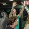 Lana Parrilla, da série 'Once Upon a Time', esbanja simpatia em chegada ao Rio, nesta sexta-feira, 26 de junho de 2015