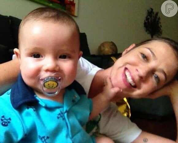 Luana Piovani se diverte com o filho, Dom, de 1 ano e 2 meses