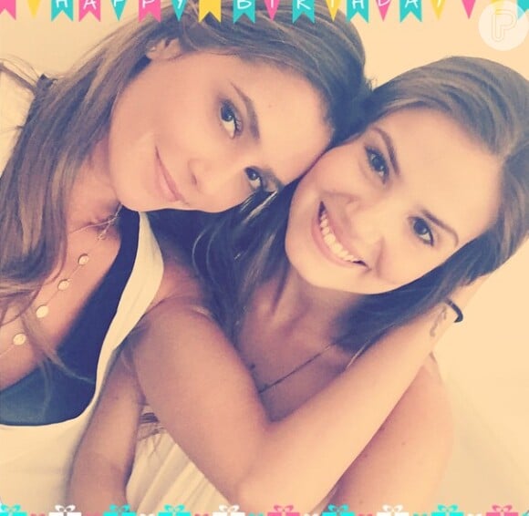 Deborah Secco parabenizou Camila Queiroz, que completa 22 anos neste sábado, 27 de junho de 2015, no Instagram: 'Hoje é o seu dia! Meu amor!!! Minha princesa!!! Te desejo tudo de melhor!!!'