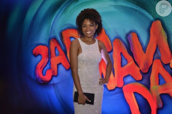 Carolina Bezerra comparece ao lançamento da festa de 'Saramandaia'