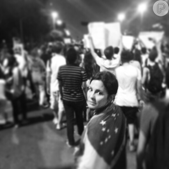 Juliana Knust é flagrada durante protesto no Rio de Janeiro