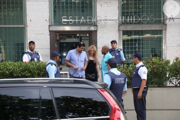 Shakira deixa o consulado americano