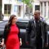 Kanye West pede Kim Kardashian em casamento após nacimento da filha North West