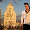 Luan Santana grava clipe 'Te Esperando' em cima de um prédio