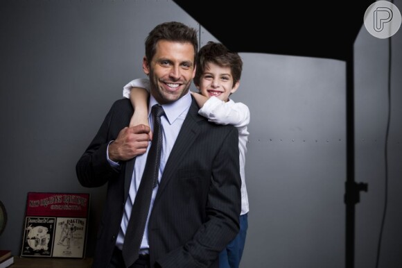 Henri Castelli posa com o filho Lucas para campanha de uma marca de roupas masculinas, em junho de 2013