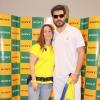 O casal de atores Thiago Lacerda e Vanessa Lóes vestiu a camisa do Brasil para o evento