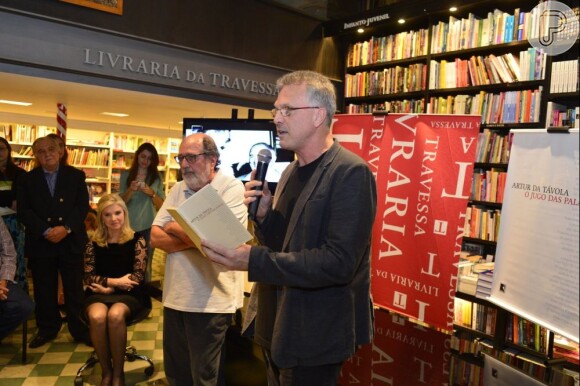 Pedro Bial participou do lançamento do livro 'O Jugo das Palavras', de Artur da Távola, e fez leitura da obra