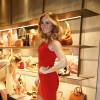 O vestido vermelho usado por Giovanna Antonelli no lançamento da grife Arezzo está à venda na loja Mares por R$ 940