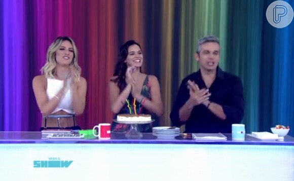 Bruna também comemorou o aniversário com os apresentadores do 'Vídeo Show'