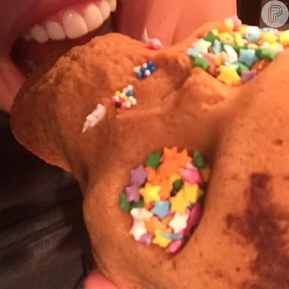 Miley Cyrus brincou com relação ao bolo em formato de caveira: 'Vou comer primeiro o cérebro'