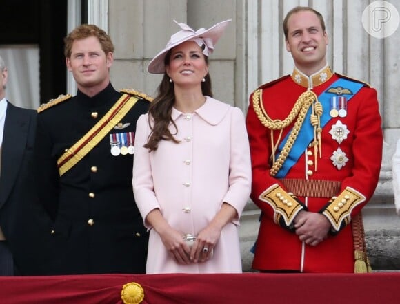 Kate Middleton ao lado do Príncipe William no aniversário da Rainha Elizabeth II