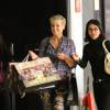 Xuxa vai às compras acompanhada de sua empresária, Mônica Muniz, no Shopping Village Mall nesta quarta-feira, 05 de agosto de 2015, no Rio