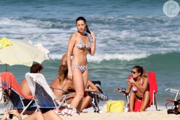 Luana Piovani exibiu a ótima forma, aos 36 anos, na praia do Leblon