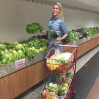 Ana Hickmann vai ao mercado depois de um dia de trabalho: 'Entra em ação a mãe'
