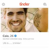 Perfil de Caio Castro no Tinder é uma parceria comercial do ator com aplicativo