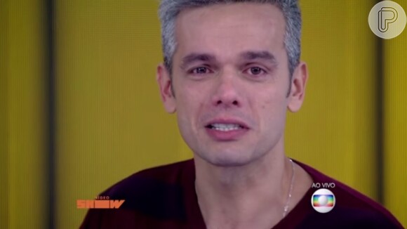 Otaviano Costa não conseguiu conter as lágrimas ao ver a homenagem das filhas durante o 'Vídeo Show' desta sexta, dia 7 de agosto de 2015