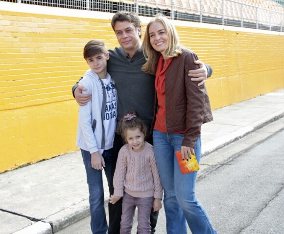 Fábio Assunção gravou com os filhos Ella Felipa e João uma entrevista especial com Angelica no Estádio do Pacaembú em homenagem ao Dia dos Pais