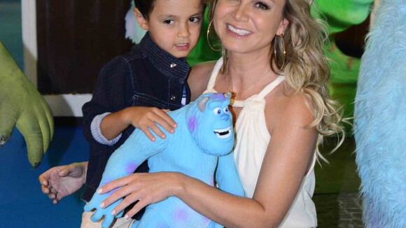 Eliana comemora aniversário de 4 anos do filho, Arthur, em São Paulo