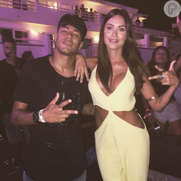 'Encontro de craques', escreveu a atriz, que depois negou ter ficado com Neymar