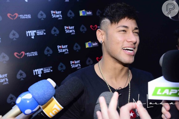 Em comunicado oficial, o Barcelona informou que Neymar está com caxumba e ficará duas semanas fora dos compromissos do time. Notícia foi divulgada no dia 9 de agosto de 2015