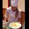 Claudia Leitte também se arrisca com seus dotes culinários na cozinha