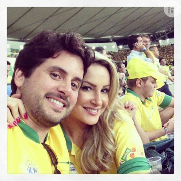 Claudia Leitte é fã de futebol e a loira não podia deixar de conferir a final da Copa das Confederações, no Maracanã, ao lado de seu marido,  Márcio Pedreira