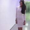 A atriz Camila Queiroz chamou atenção ao usar um vestido justinho da grife Tufi Duek no valor de R$ 600, no programa 'Domingão do Faustão', neste domingo, dia 9 de agosto de 2015