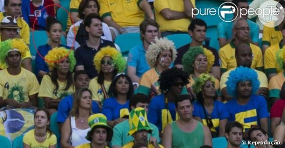 No primeiro jogo da seleção, Fred dedicou gol para Ana Gabriela ao apontar para arquibancada um coraçãozinho