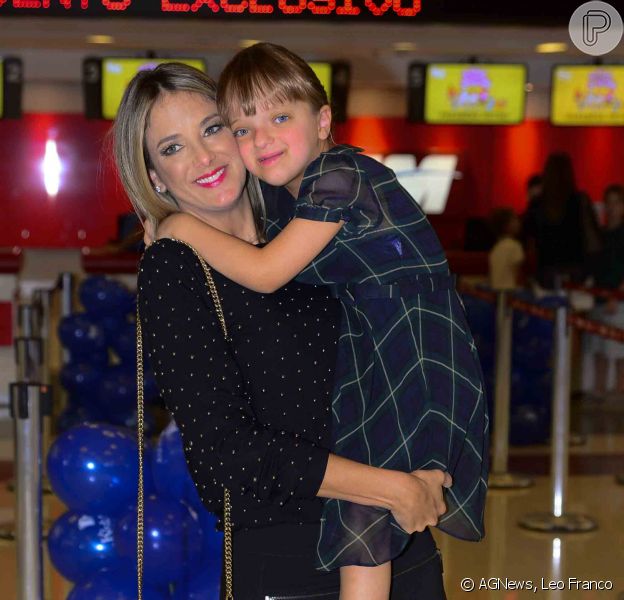Ticiane Pinheiro e a filha, Rafaella Justus, vão à festa do filho de Otávio Mesquita nesta terça-feira, 11 de agosto de 2015