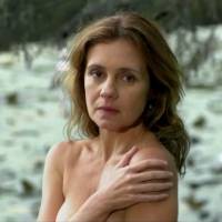 Adriana Esteves critica repercussão de nudez em cena: 'As coisas estão caretas'