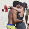 Depois do treino, Deborah Secco trocou beijos com o noivo, Hugo Moura
