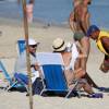 Luana Piovani curtiu a praia de Ipanema, na Zona Sul do Rio, acompanhada por um amigo nesta quarta-feira, 12 de agosto de 2015. De biquíni, a atriz deixou à mostra a barriga de oito meses de gestação dos gêmeos Bem e Liz