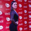 Bruna Marquezine usou look justo em evento da Coca-Cola
