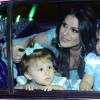 Maya e Kiara chegaram em limousine à sua festa de aniversário, ao lado da mãe, Natália Guimarães