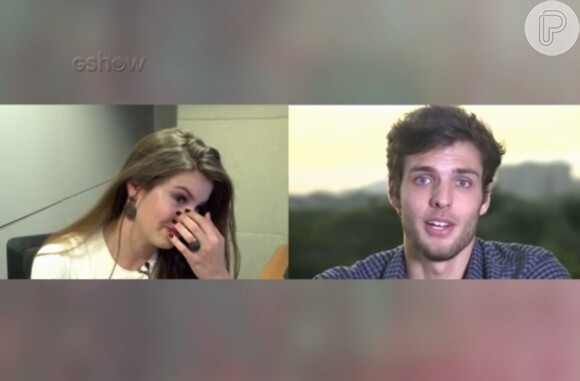 Camila Queiroz não segurou as lágrimas ao ouvir o namorado se declarar