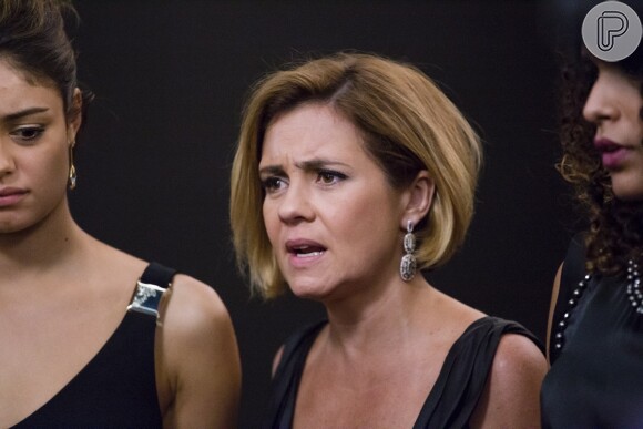 Inês (Adriana Esteves) será a principal suspeita de ser a assassina de Murilo (Bruno Gagliasso), na novela 'Babilônia', que termina em 28 de agosto de 2015