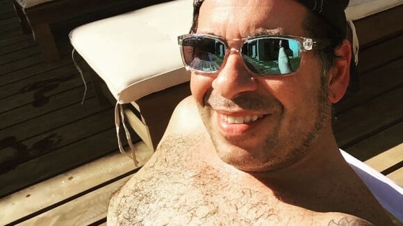 Leandro Hassum aparece sem camisa após emagrecer 46 Kg com cirurgia bariátrica