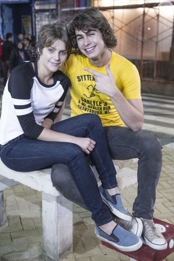 Pedro (Rafael Vitti) e Karina (Isabella Santoni) movimentaram as redes sociais durante a novela. Fãs 'shipparam' o casal Perina