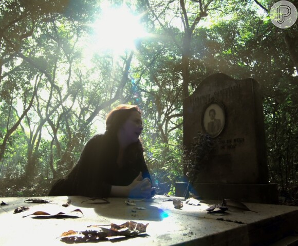 Emília (Ana Beatriz Nogueira) passou mais de 20 anos pensando que Bernardo (Felipe Camargo) estava morto, na novela 'Além do Tempo'