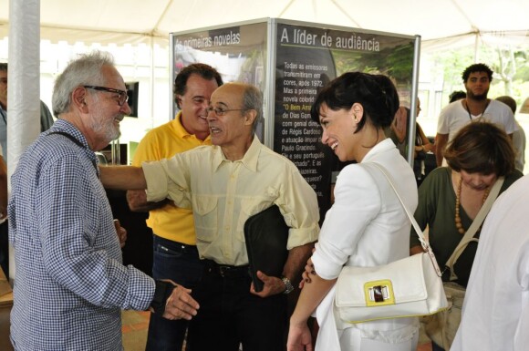 Paulo José conversa com Osmar Prado, Tony Ramos e Suzana Pires