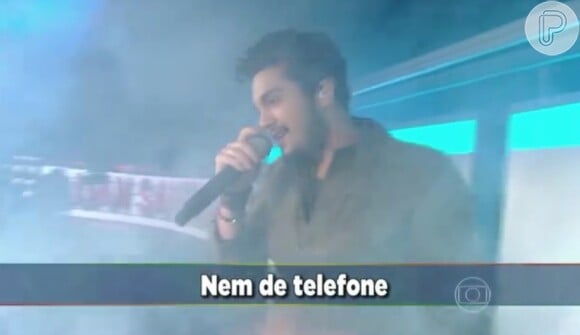 Luan Santana canta 'Escreve aí' no palco do 'Domingão'